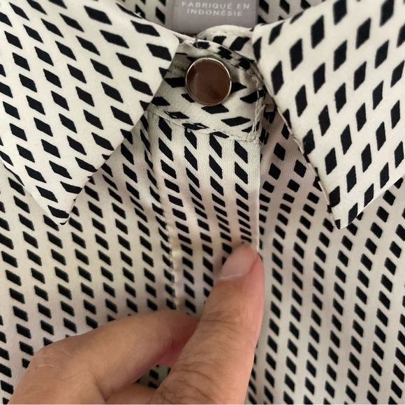 Like New H&M Satin Blouse  Medium With Hidden Buttons And Double Button Cuff - Picture 1 of 9